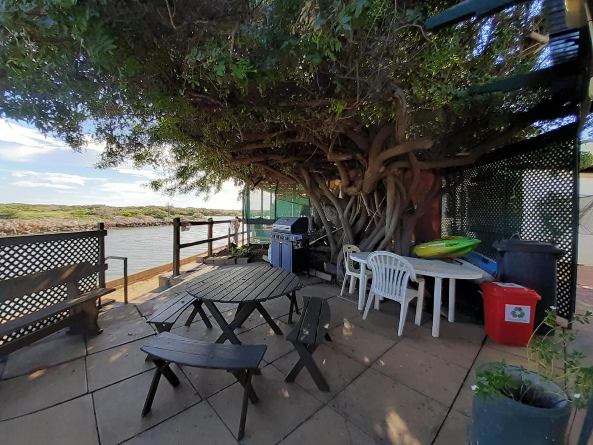 Pelican Point Waterfront Resort Formerly Carnarvon Beach Retreat Extérieur photo
