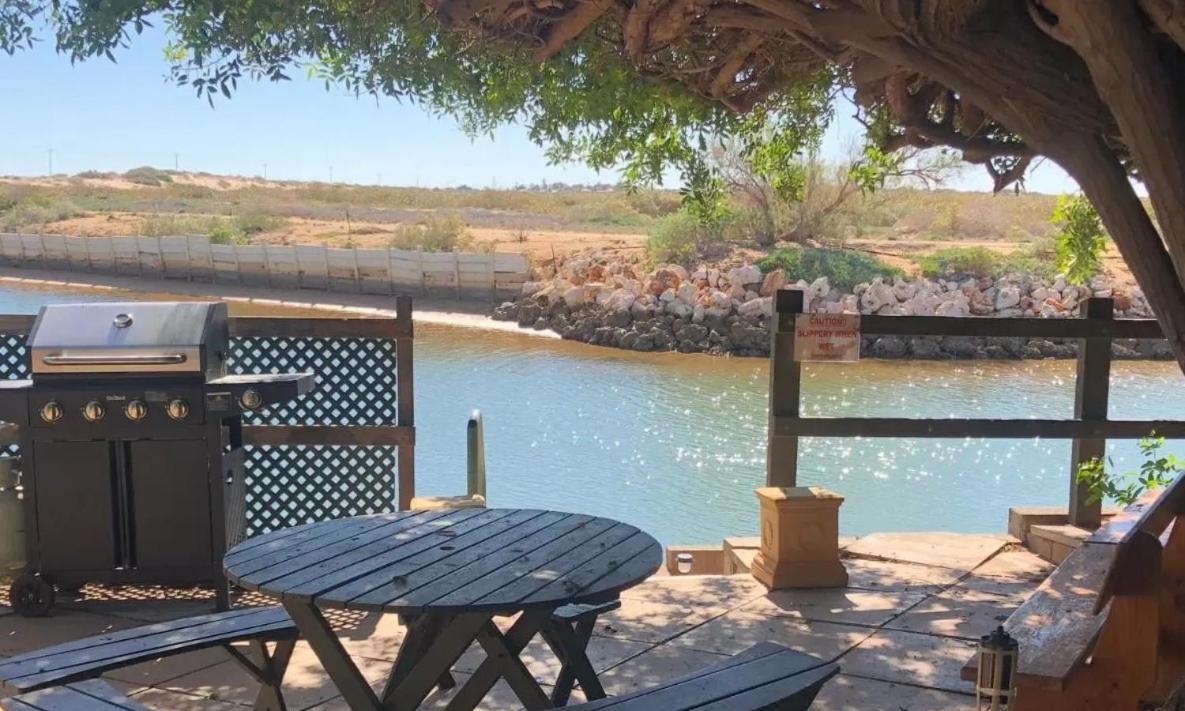 Pelican Point Waterfront Resort Formerly Carnarvon Beach Retreat Extérieur photo