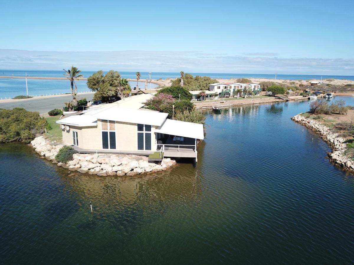 Pelican Point Waterfront Resort Formerly Carnarvon Beach Retreat Extérieur photo