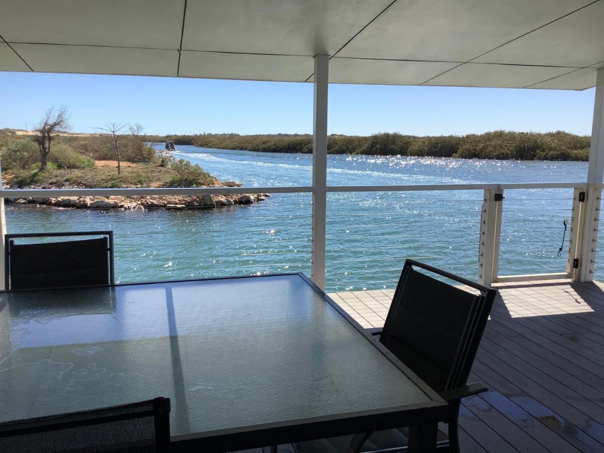 Pelican Point Waterfront Resort Formerly Carnarvon Beach Retreat Extérieur photo