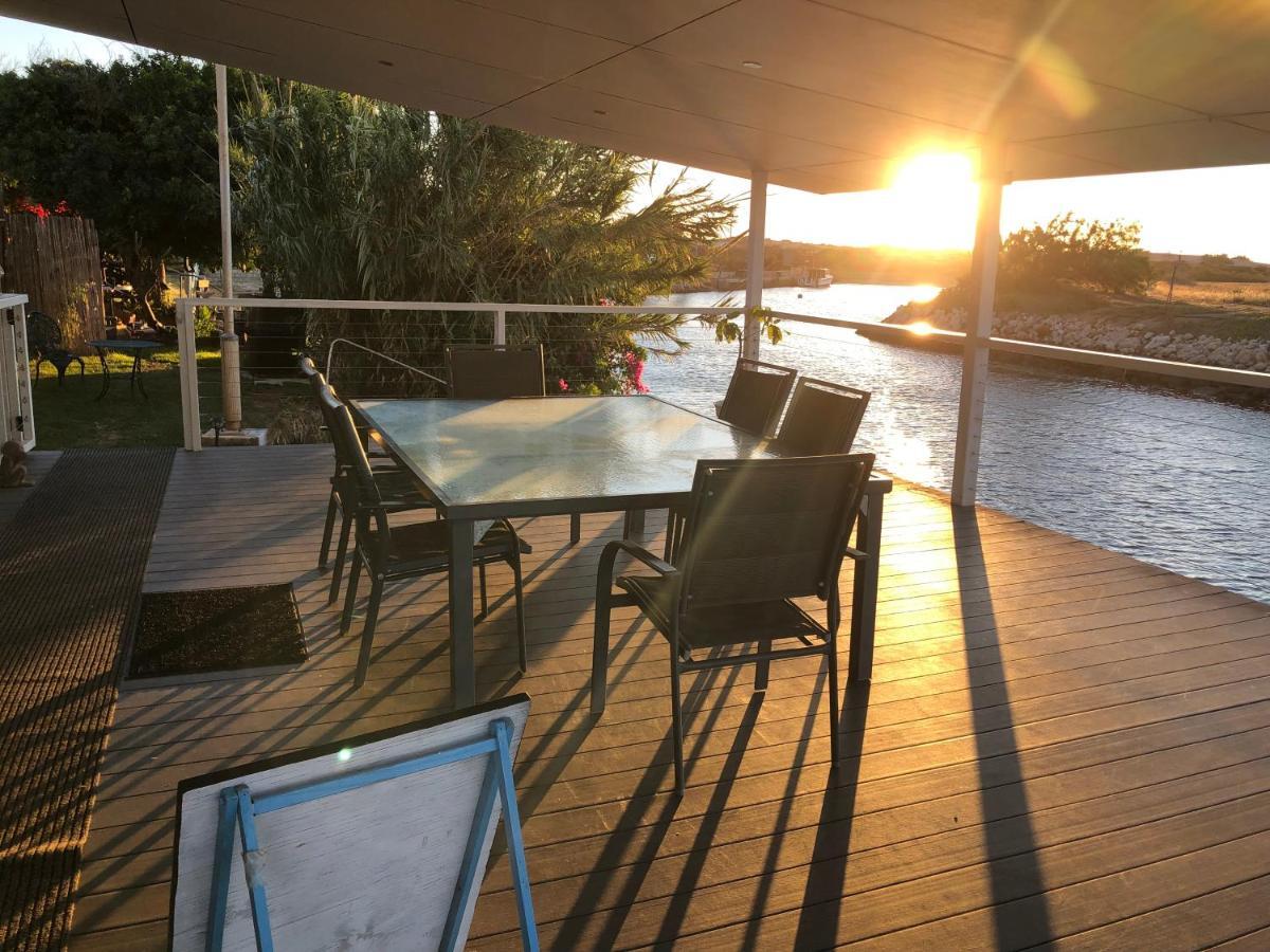 Pelican Point Waterfront Resort Formerly Carnarvon Beach Retreat Extérieur photo